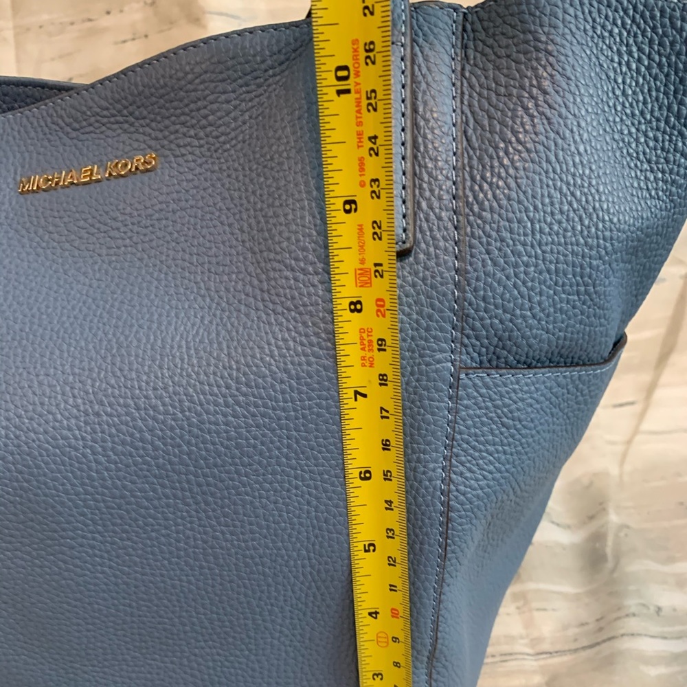 Michael Kors shoulder bag. - Picture 11 of 12
